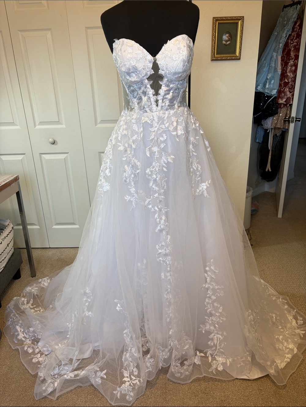 NWOT Size 12 Lace A-Line Wedding Dress Sweetheart Corset Back Double Tulle Train